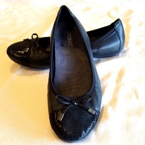 Vionic casual flats